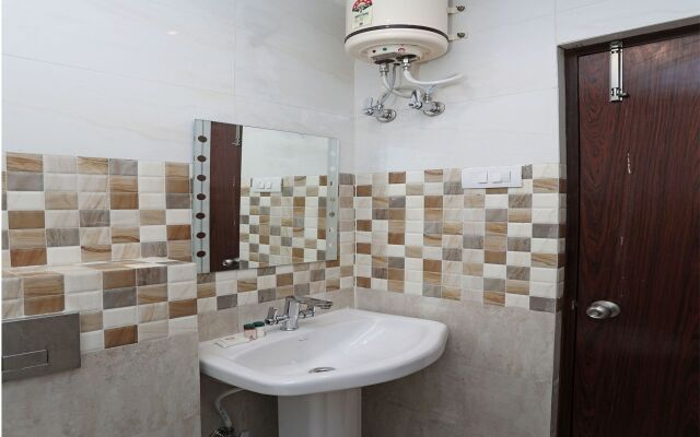 OYO 11666 Hotel Prakash Inn