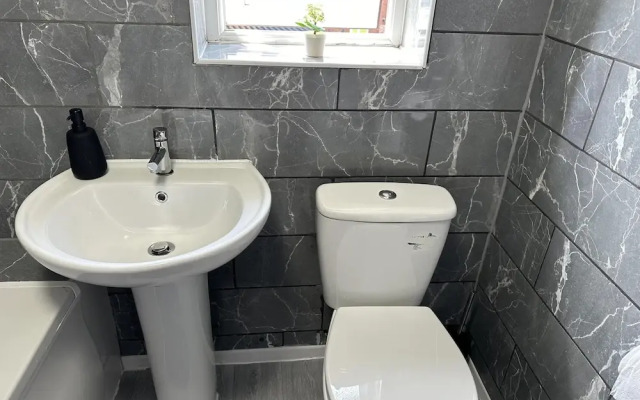 Affluent Living Apartment Perfect for Contractors