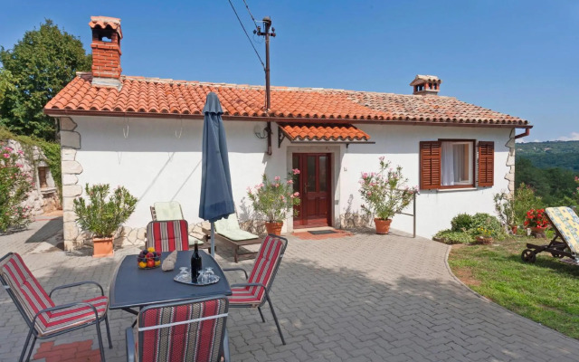 Roža in Sveti Bartol (Haus für 2-3 Personen)