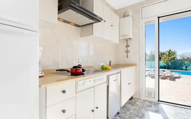 Alonso in Vidreres With 4 Bedrooms and 1 Bathrooms