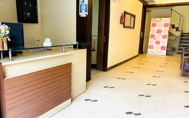 FabHotel Noida City Center 1
