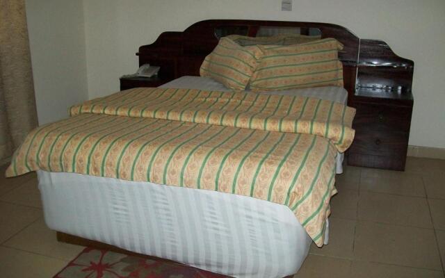Ampomaah Hotel