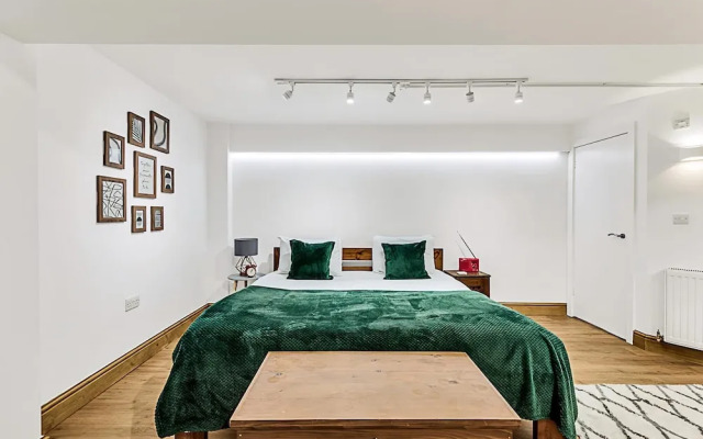 Modern Comfort Two Bedroom Gem on the Rye
