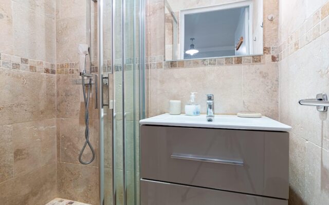 VANEAU Incroyable appartement avec jardin et vue mer