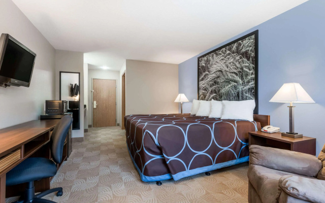 Super 8 by Wyndham Beloit KS
