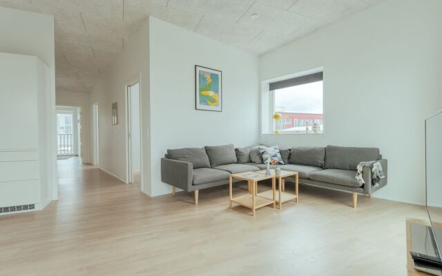 Delightful 2 Bedroom Apt | Balcony | Parking