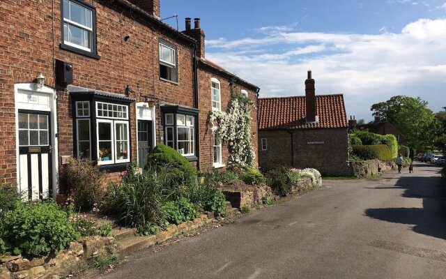 Cosy Lincs Wolds Cottage in Picturesque Tealby