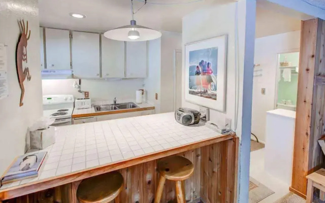 Hidden Valley #027 - Studio w/ Amenities - Walk to Village!