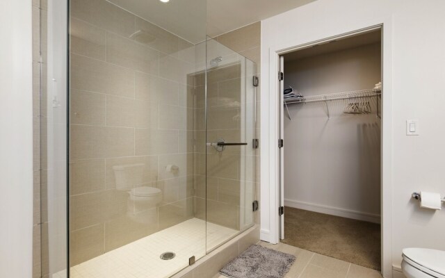 TWO Luxurious Highrises by Cozysuites