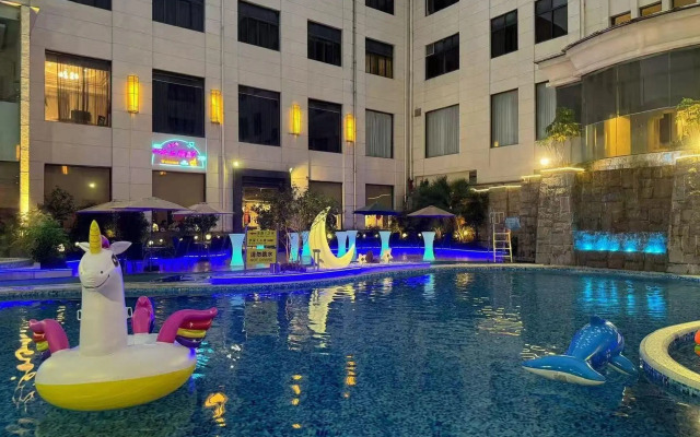 Carrianna Hotel