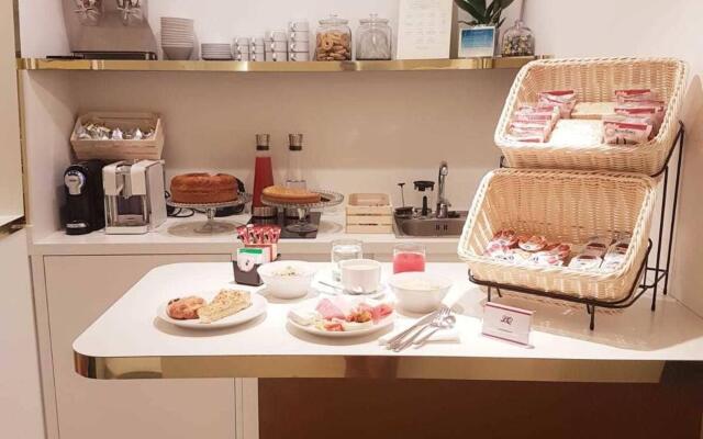 Little Queen Pantheon Residence