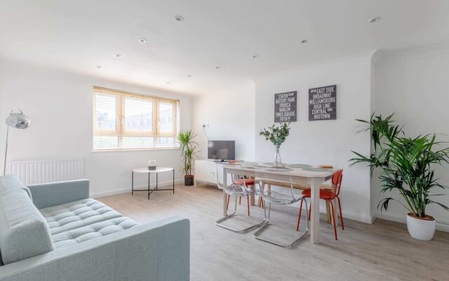 Spacious 3BD Flat, Close to Tube - Fulham!