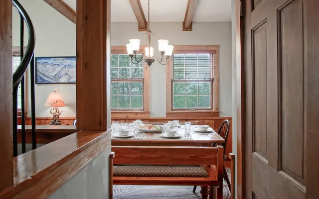 Autumn Mountain Stay Whistlepunk 32, 4BR + Loft