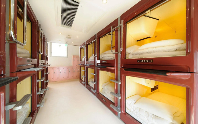 Oak Hostel Cabin