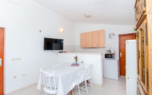 Apartment Bosiljka - by the sea: A2 Sevid, Riviera Trogir