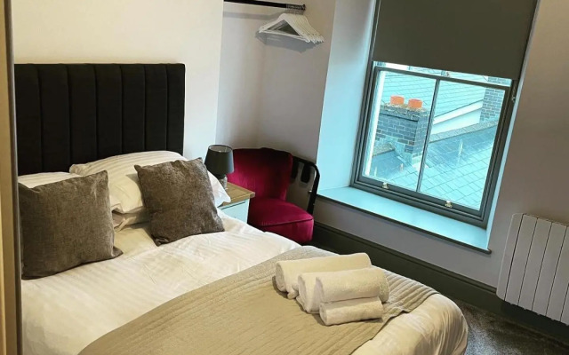 Sea View Modern Apartment - Sleeps 2