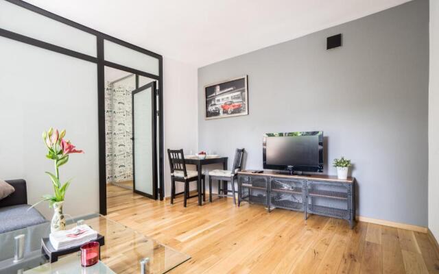 oompH Warsaw Central Deluxe Apartment