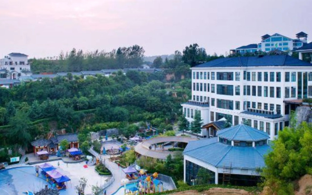Fengxiang Hot Spring