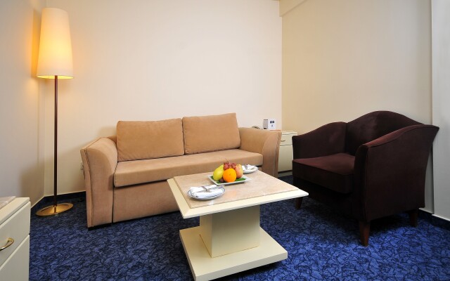 Class Hotel