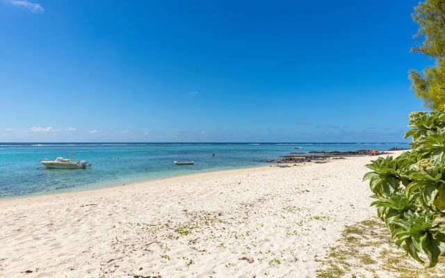 Veloutier Blanc Beachfront Villa by StayMauritius