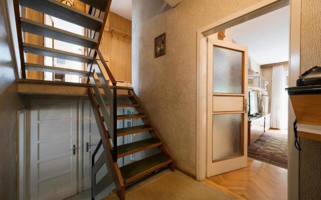Ljubljana C17 - 5 Bedroom Private House with a Garden