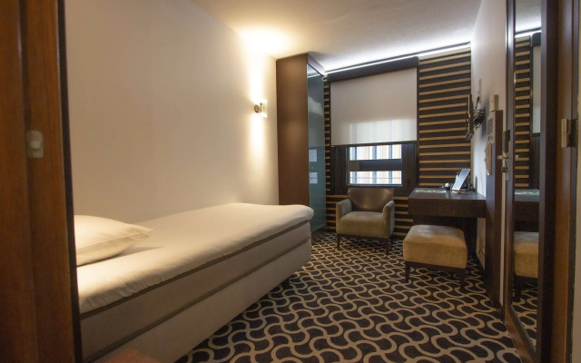 Golden Tulip West Ende