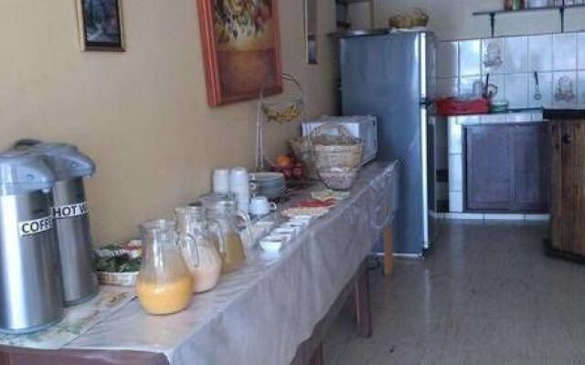 The Real House-Hostel