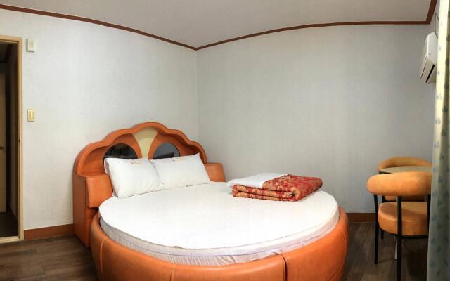 J Motel