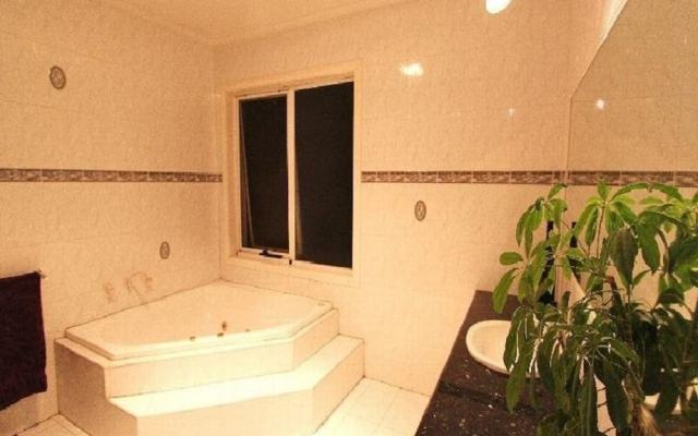 15 Charles Abbotsford Homestay