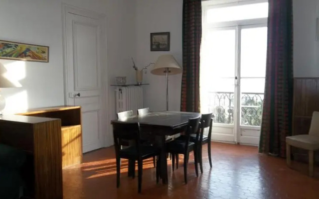 French Booking Cannes Chateau