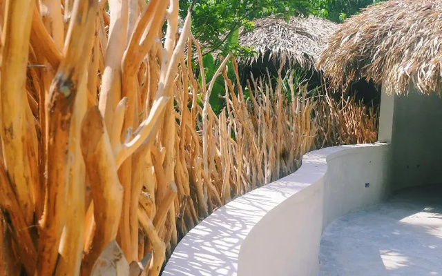 Blue Mango Rooms & Villas
