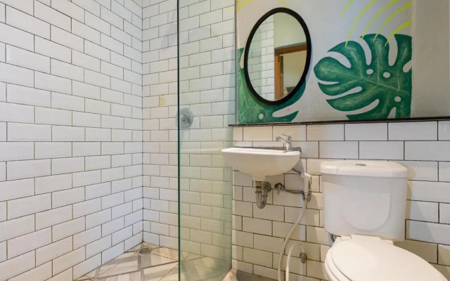 RedDoorz Plus near Mall Slipi Jaya