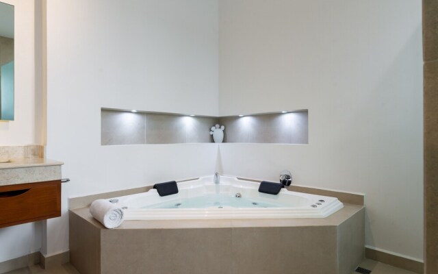 Casa Ave, Luxury & Resort Living