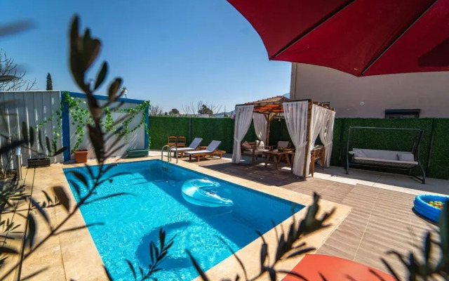 Luxurious Bungalow w Pool and Jacuzzi in Fethiye