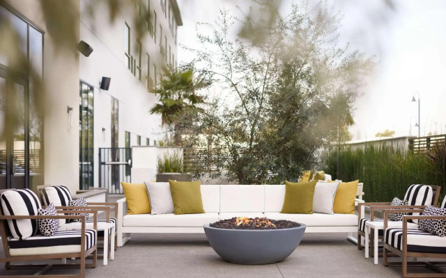 Hotel Centro Sonoma Wine Country, Tapestry Collection Hilton