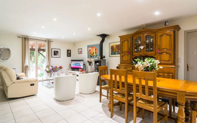 Beautiful Holiday Home in Espere with Swimming Pool