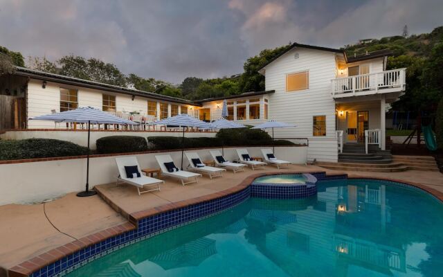 Romero by AvantStay | Villa Close to the Beach w/ Pool & Spa | Sleeps 17!