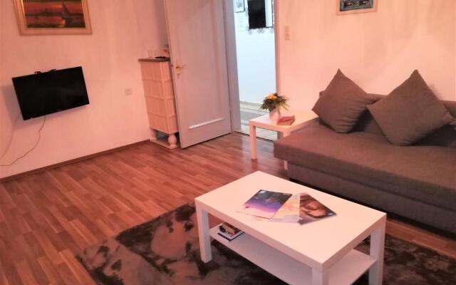 Isas Apartment