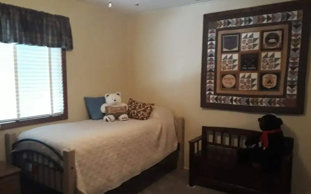 Cabin with Foosball-Southern Comfort