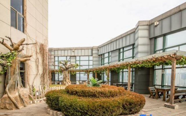 Huancheng Caston Hotel