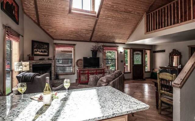 Riverside Dreams - Three Bedroom Cabin