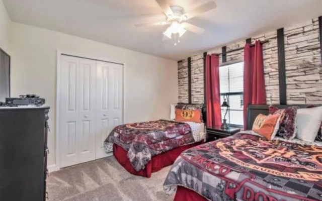 Stunning Lakeview Townhome w/ Private Pool!