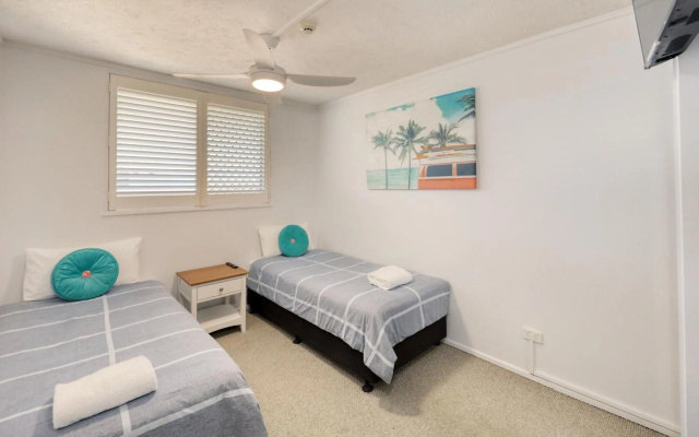 Merrima Court Holidays – Guest Rooms – Kings Beach