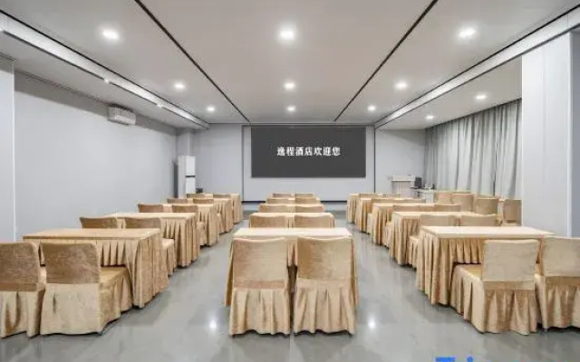Yi Cheng Hotel (Xinbai Square Subway Station Store, Shijiazhuang)
