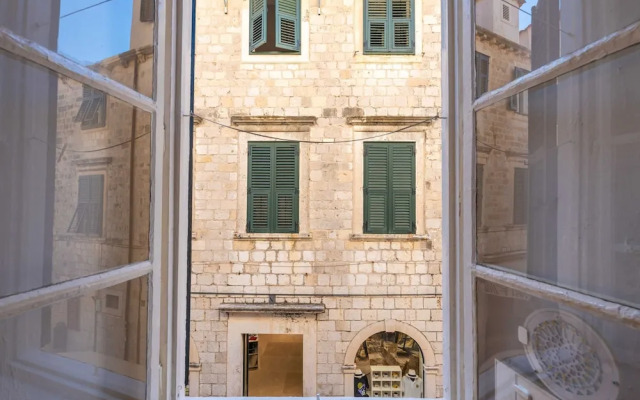 Two Stars Two Beds Downtown Apartment