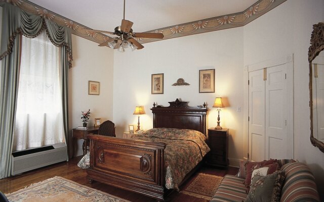 Hubbard Mansion B&B