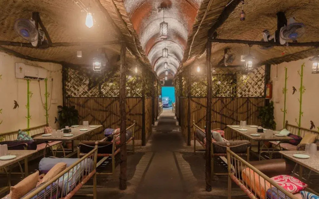 OYO 7879 Golden Tulipz Boutique Hotel