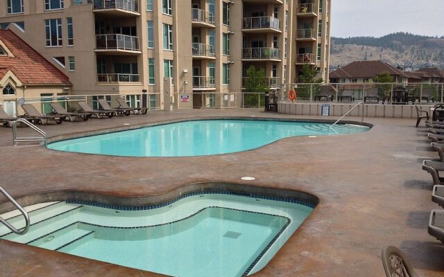 Sunset Waterfront Resort by KelownaGo