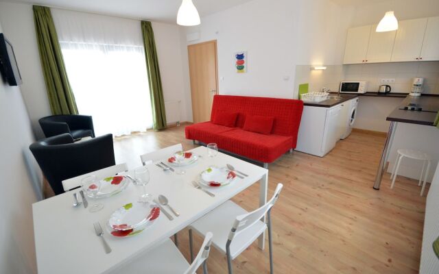 Toldi Apartments