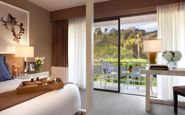 Luxe Sunset Boulevard Hotel